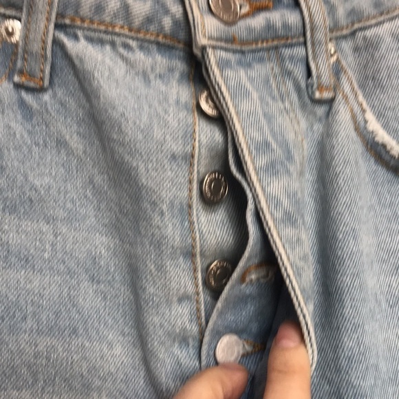 Signature 8 FRAYED DENIM SHORTS frayed hem light wash Small - Picture 7 of 14